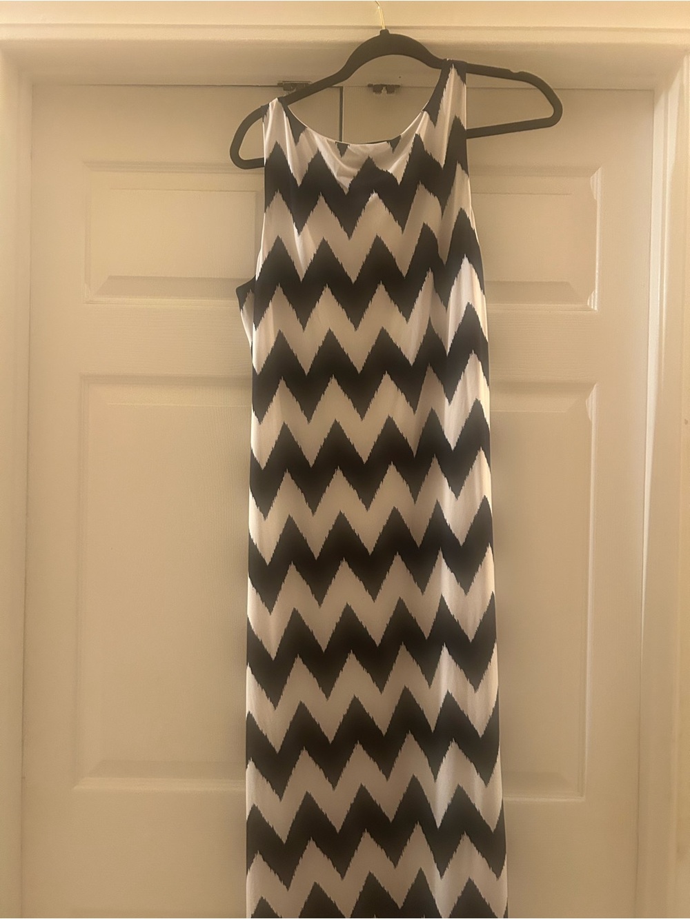 Jessica Howard Black and White Chevron Maxi Dress